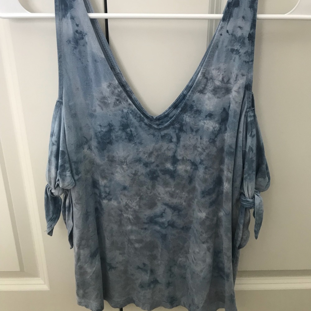 Open shoulder shirt